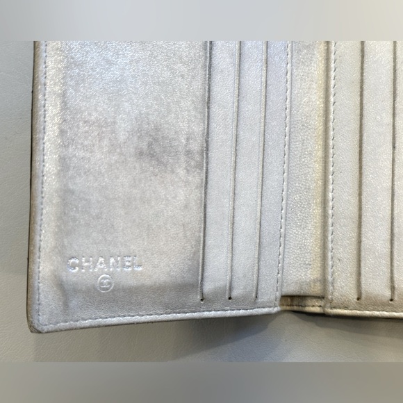 Chanel Camellia CC Logo Lambskin Wallet - Picture 4 of 10